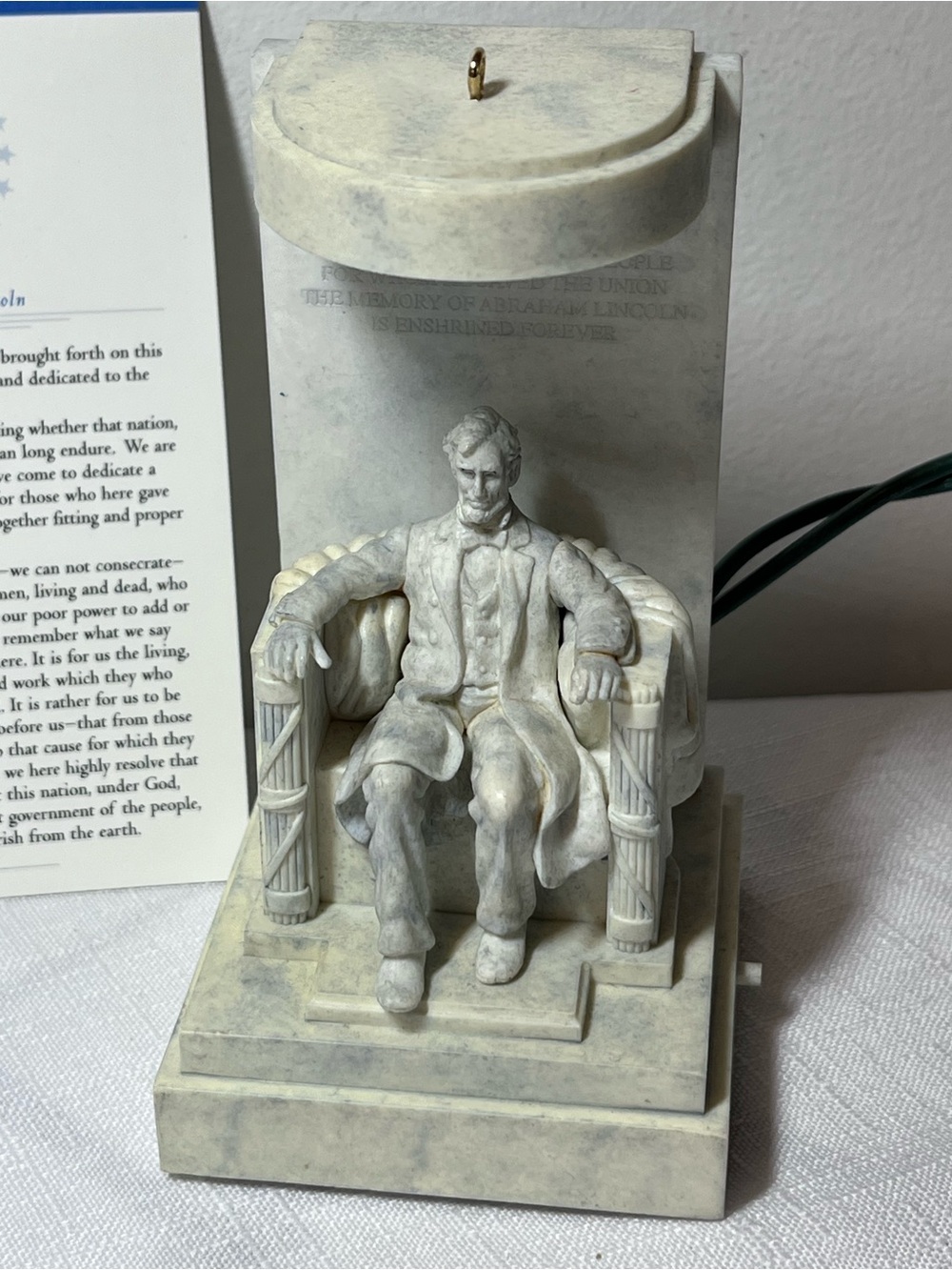Hallmark Lincoln Memorial Keepsake Tree Ornament
Collector card
Lights Up